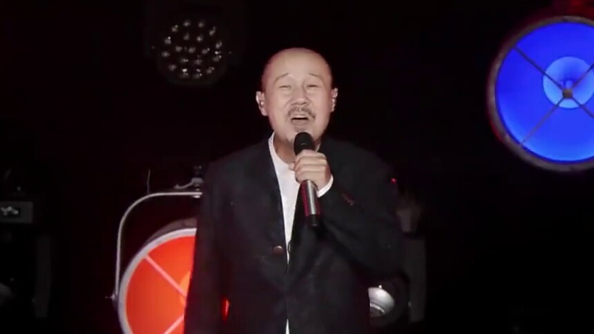 腾格尔翻唱《隐形的翅膀》