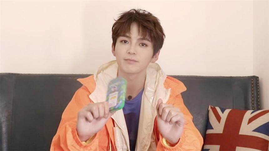 【香蕉街拍】赵品霖xChic随身好物：实力vocal护嗓妙招大公开