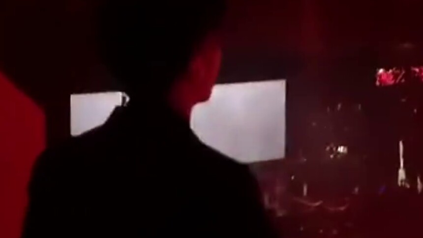 谢霆锋现身王俊凯演唱会，看后脑勺就知道是谢霆锋！