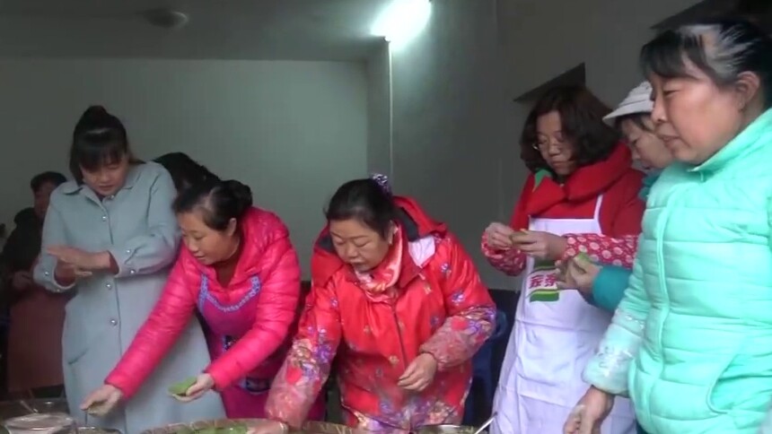 桂东：元宵传统美食“艾糍” 尽享家的味道