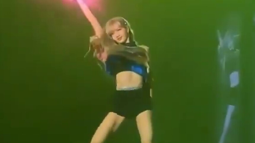 BLACKPINK LISA特效版SOLO舞台，太酷了