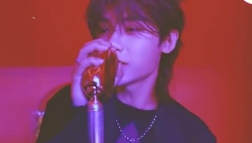 舔屏向：黄明昊自导自演《After Leaving》MV 真是好有才一男的！