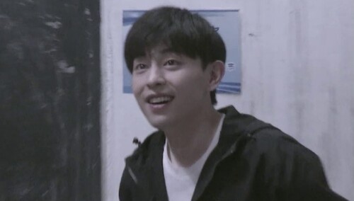 蝴蝶突然光临邓伦大叫不好了对面队友为你点唱