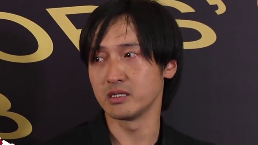 《我不是药神》荣获三大奖项 王传君泪洒现场感谢母亲