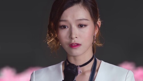 于直带高洁赶上比赛，设计灵感来源于妈妈