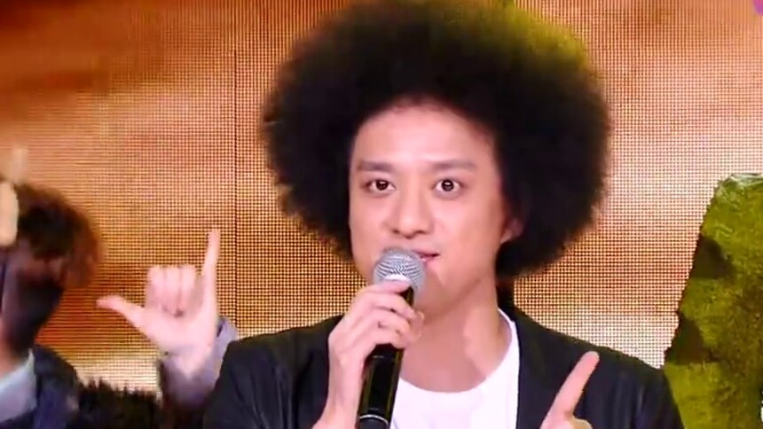 赵英俊献唱《大王叫我来巡山》 自带爆炸头激萌十足