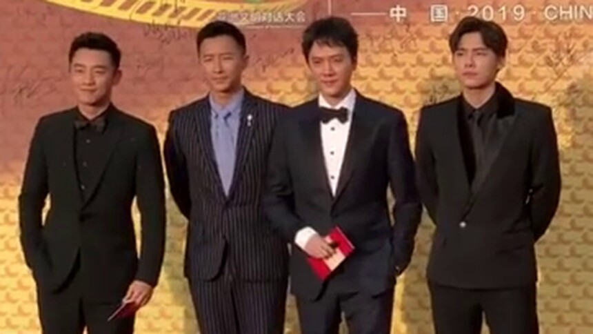 韩庚郑凯李易峰冯绍峰红毯合照，男神齐了！