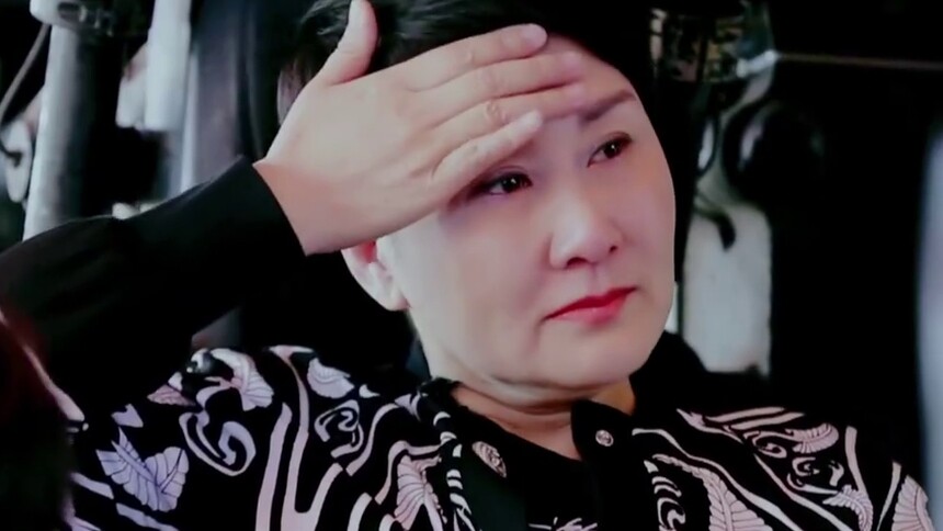 张凯丽坐过山车被吓哭！敢于挑战自己，不留遗憾