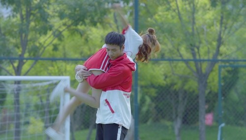 《出线了，初恋》休息夫妇篇 02集：西兮修杰球场打闹举高高 夹娃娃约会再狙心