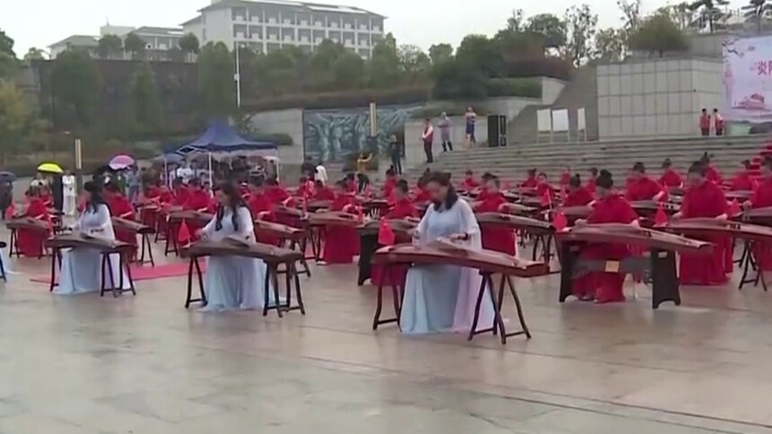 炎陵：百人齐奏古筝曲 庆祝新中国成立七十周年