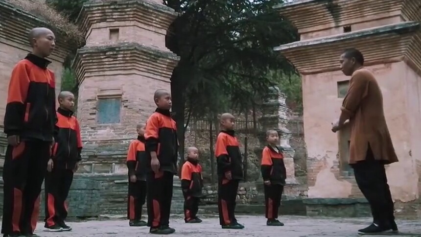 变形计 会员Plus版第10期：变形兄弟打工体验生活不易 小师弟石头晨起锻炼萌萌哒