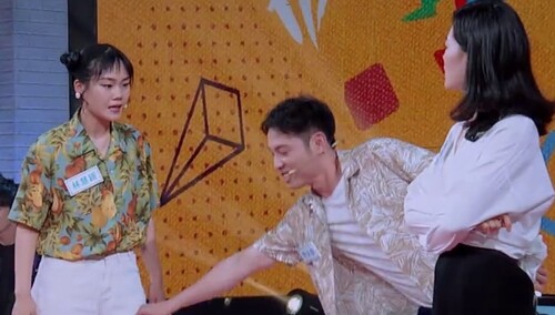 飞来即兴话剧社即兴表演 男演员大喊：我爱王一博！