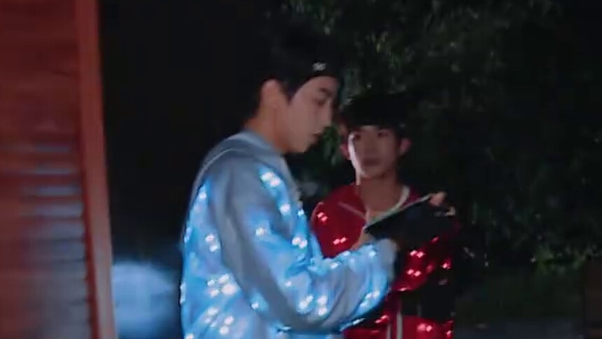 三小只遭遇团灭危机 王俊凯黄晓明撞点夹缝求生