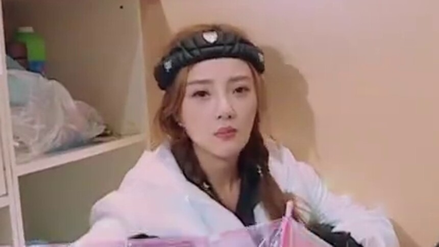 贾乃亮护妻失败 李小璐代夫出征独撑半边天