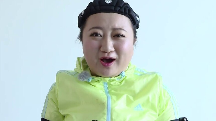 鞠婧祎惊艳侧颜杀 臧洪娜害羞萌态百出