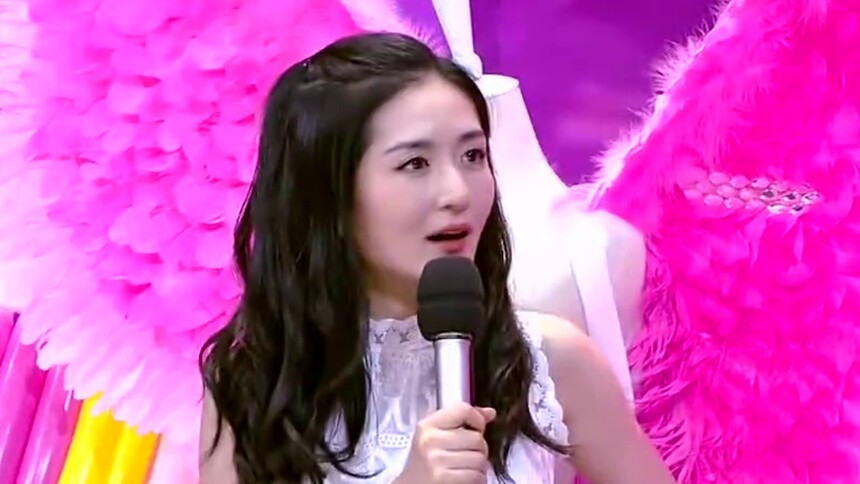 谢娜PK何穗“马秘”时尚秀 尽显坡姐霸气范