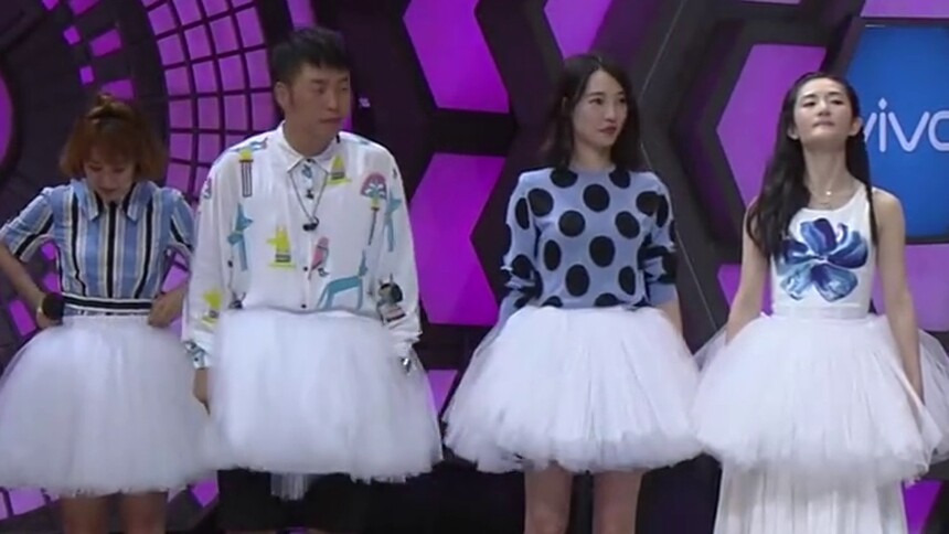 群星化身小天鹅抢镜 谢娜海涛组豪华表情包