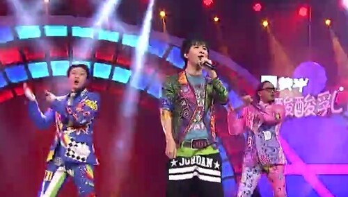 大张伟携神曲嗨翻全场 李斯丹妮方家翊台下坐不住