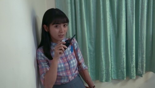 《班长“殿下”》幕后花絮：邢菲戏精上身超搞笑 亲手为牛骏峰整花猫脸