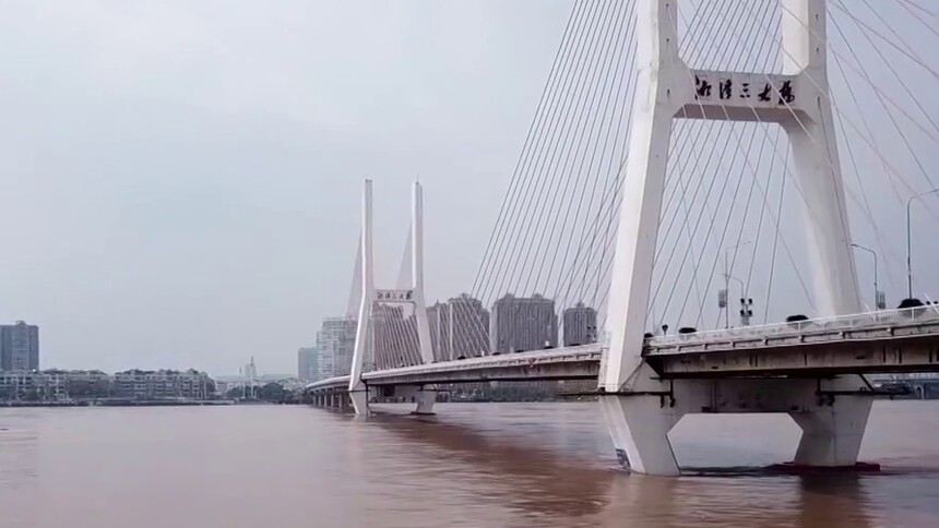 湖南：迎战湘江洪峰过境 湘江干流中下游全线洪峰平稳过境