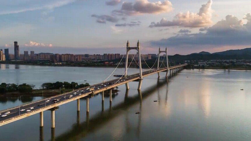 新中国成立70周年·飞阅湘江的桥|长沙三汊矶大桥日转夜延时【航拍：漓江鹰】
