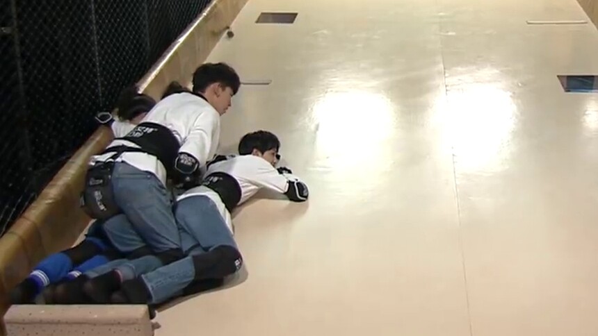 敖子逸输出满格 轻松石板跨跃