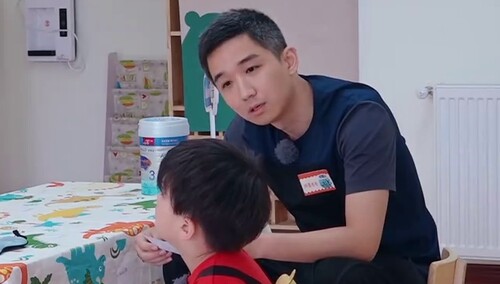 肯尼见到亲爸直呼上当了？ 本季被黑得最惨的爸爸想要哭
