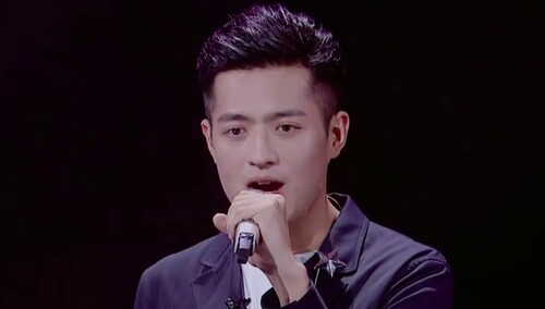 纯享版：感受“双何”男中音爆炸魅力 何宜霖何亮辰《坠入爱河》甜到心里