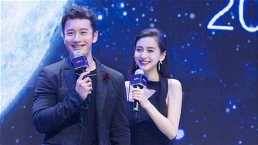 黄晓明中秋晚会开嗓被疑假唱，和baby同台不同唱引猜测