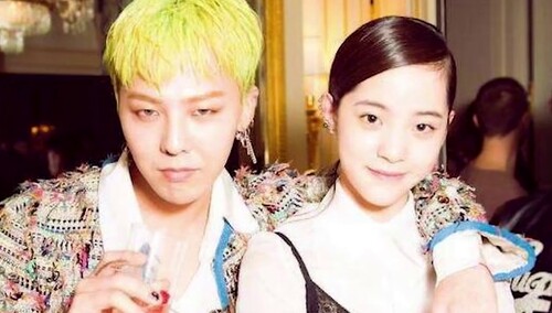 欧阳娜娜“神仙”人生！与权志龙亲密合照，又被比伯点赞