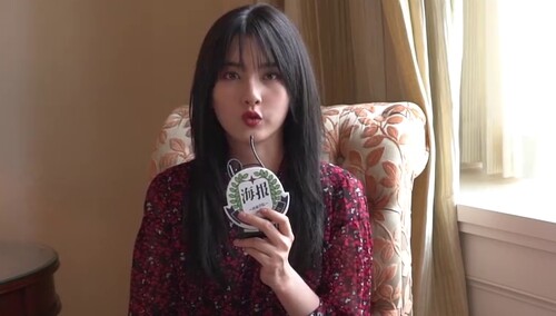 【报走时装周】一分钟快问快答之宋祖儿，最近发的一条朋友圈是什么？