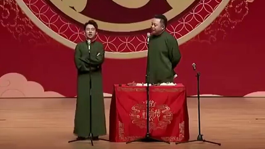 【爆笑生活小剧场】郭麒麟害羞捂脸，用小拳拳捶壮壮胸口