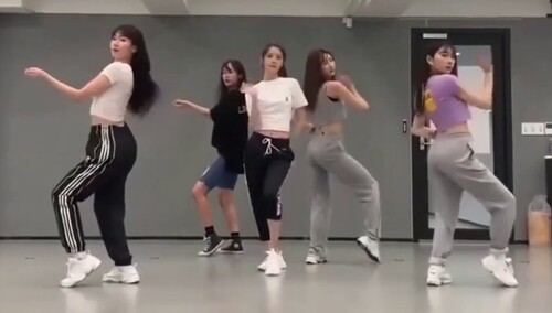 少女时代允儿： 练习室女团舞与原版对比，什么风格都能驾驭