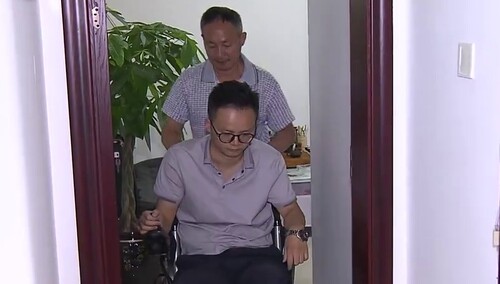 张家界 一个都不能少 唐斌：脊梁不弯 意志不倒 轮椅上也能拥有翱翔梦