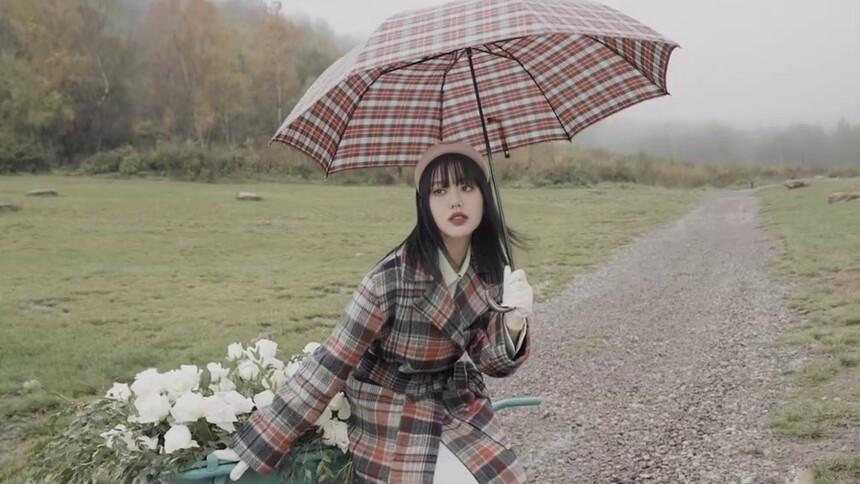 【POSHPOSH】秋日奏鸣曲 刘人语：聆听雨中的秋日私语
