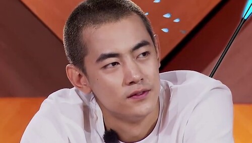 纪凌尘cut ：尴尬了，妈妈们的每一句话都扎在纪凌尘心口上