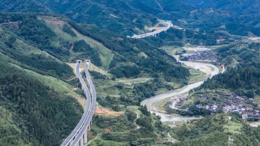 贵州剑榕高速建成通车