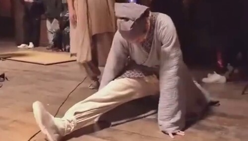 李现陈立农pk劈叉，没想到陈立农的柔韧度这么好？！