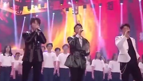 白举纲蔡程昱鞠红川演唱《勇敢的心》 尽是少年青春热血