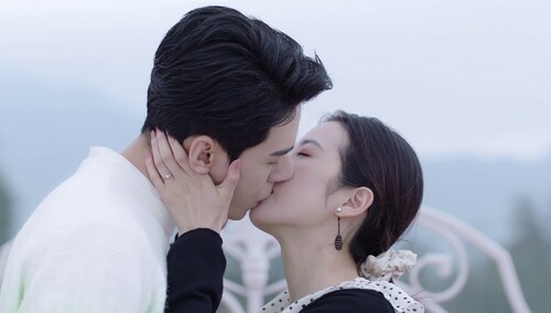 《从结婚开始恋爱》第21集看点：青梅竹马硬币情 方凌永驻海边确定心意
