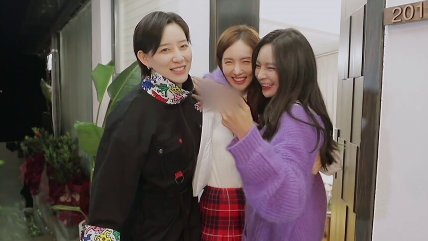 《女儿们的恋爱3》11月25日看点：李斯丹妮沈梦辰空降为金晨支招 金莎约会神秘男生！