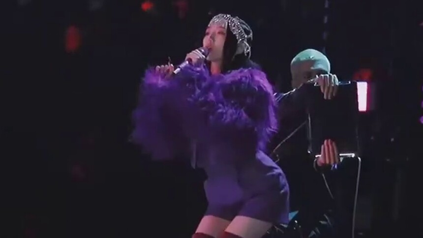 孟美岐《MUTE》首秀