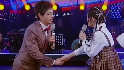 黄品源活力满满亮相嗨唱 谢娜直呼太年轻认不出