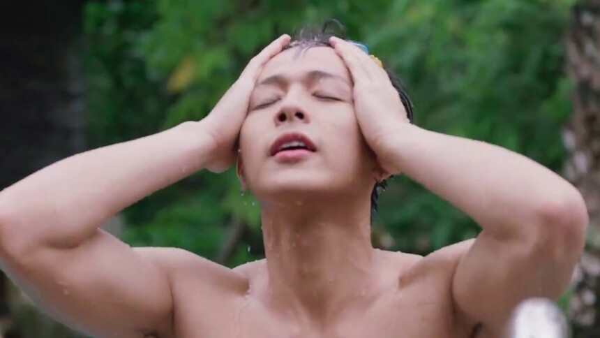 何嘻哈游泳现好身材引曼妮惊叹