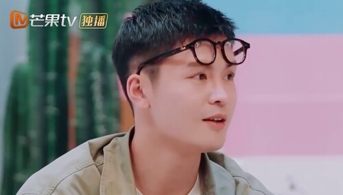 于湉送宁桓宇六只公鸡补身体 凌晨齐打鸣爆笑遭投诉