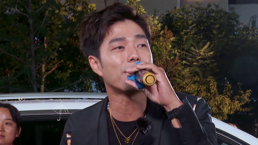 夜市演出！袁成杰欢快演唱《爱情睡醒了》