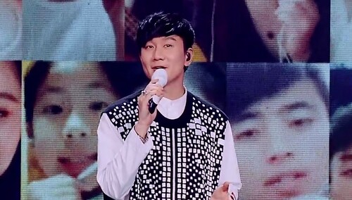 挽手靠肩还拥抱，林俊杰《小酒窝》高甜宠粉