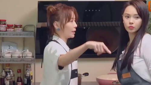 气氛担当我静姐！伊能静黄雅莉“密谋”为袁咏琳庆生
