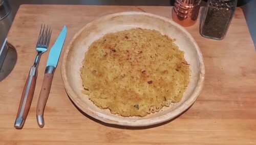 宅家网红菜谱：林依轮超火的“懒人方便面饼”来啦