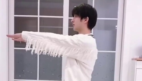 【风度mensuno】带你运动不停：新生代偶像左其铂今日份